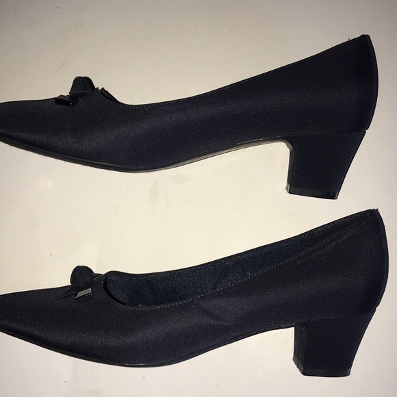 Women’s Lifestride Heels - Picture 5 of 9